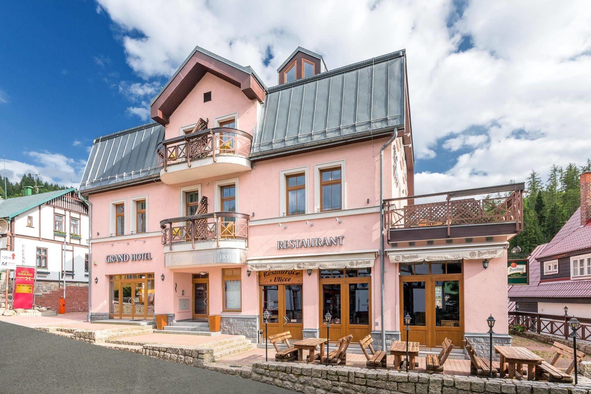 Wellness Hotel Grand Špindlerŭv Mlýn Exteriör bild
